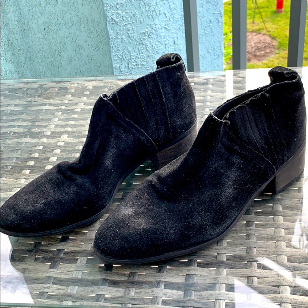 Worn once black booties